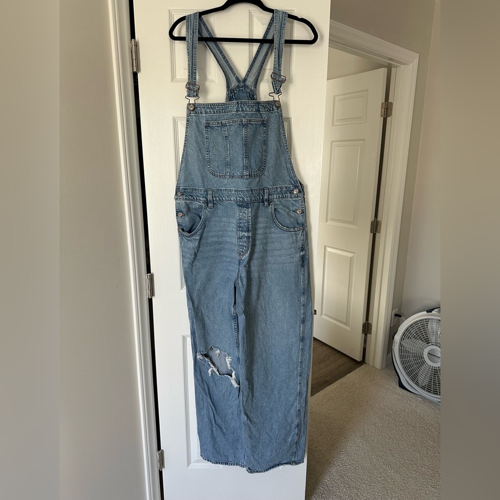 American Eagle Outfitters Light Blue Denim Overalls
